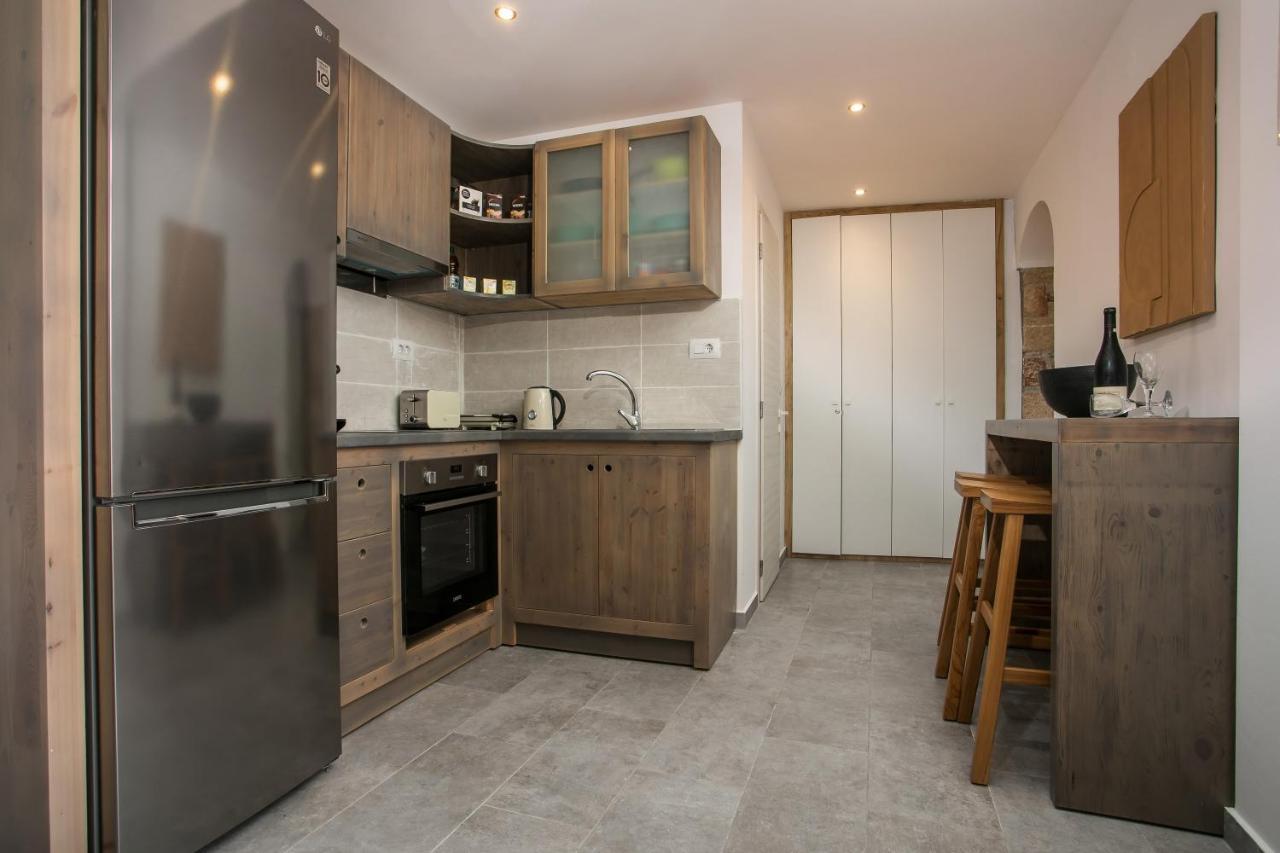 Case de vacanță Pera 2-bedroom In The Center Of *